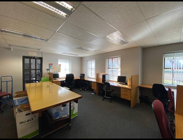 252M² OFFICE TO LET IN BRYANSTON